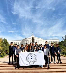 Read more about the article 1-bosqichda tahsil olayotgan 15 nafar guruh sardorlari uchun Toshkent shahridagi Turin politexnika universiteti tyutori B.Norboyev boshchiligida O‘zbekiston Respublikasining Birinchi Prezidenti Islom Karimov nomidagi ilmiy-ma’rifiy yodgorlik majmuasiga ekskursiya tashkil etildi.